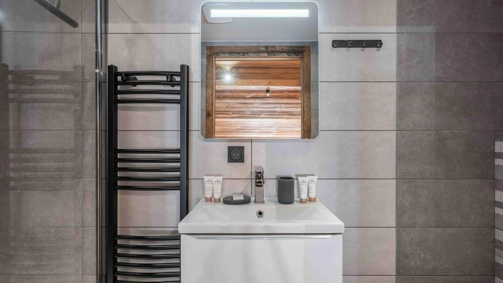 Chalet Pour 10 Avec Sauna Et Confort A Les Saisies - Fr-1-809-11 0*,  France